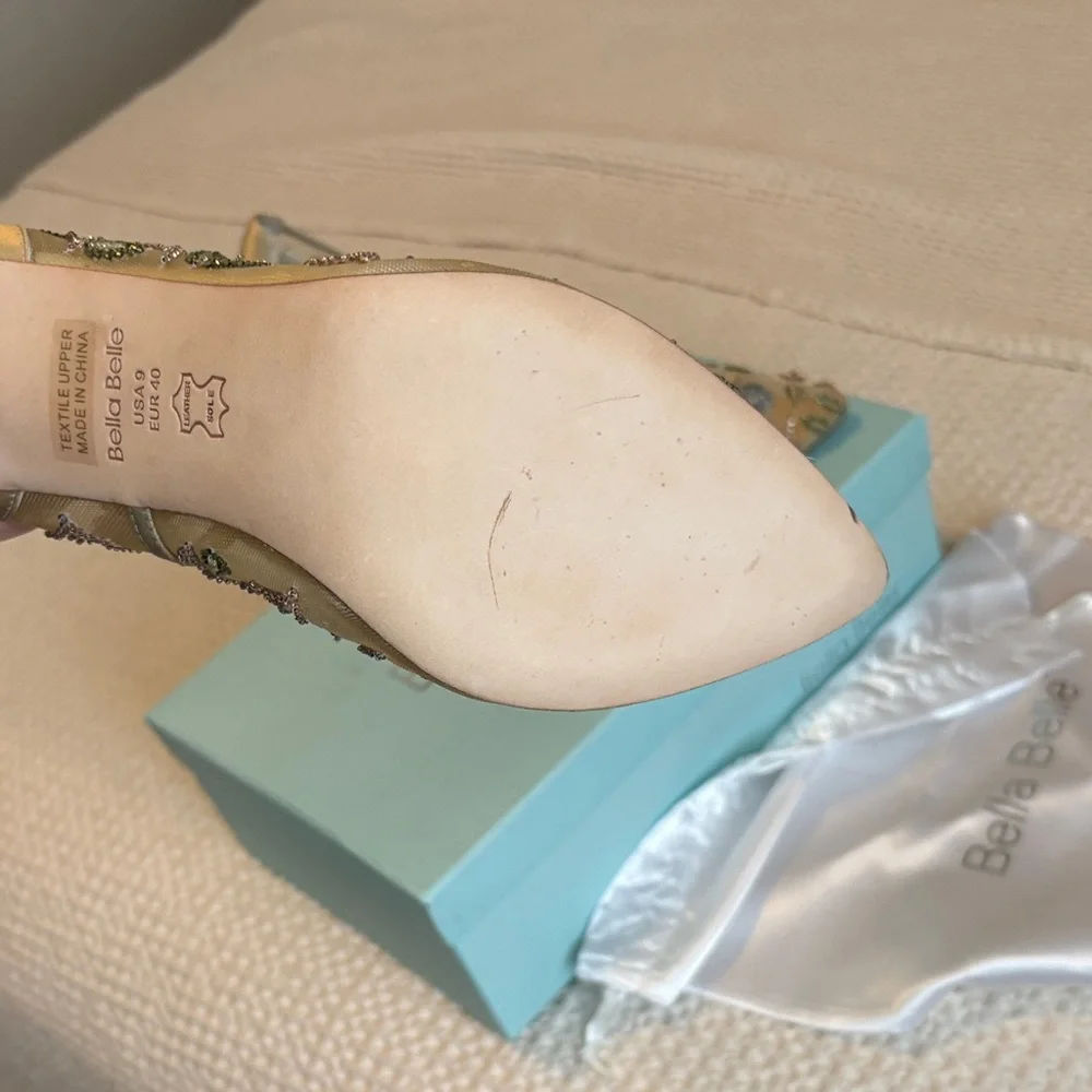 Bella Belle Gold Embroidered Women's Heels NIB size 9 - Picture 5 of 8